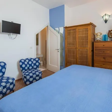 Апартаменты I Delfini House Позитано