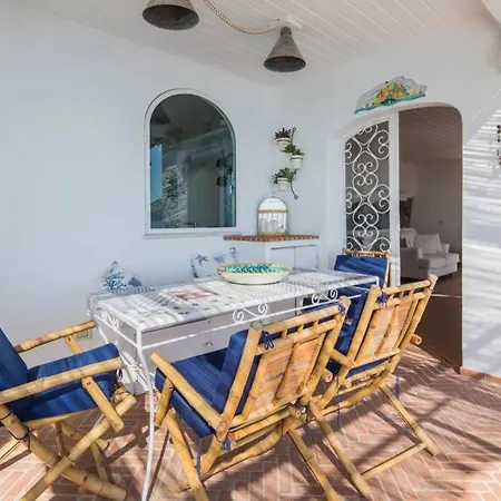 Apartman I Delfini House